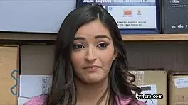 Teen Spreads Wide In Mall Security Encounter