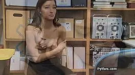 Teen Spreads Wide In Mall Security Encounter