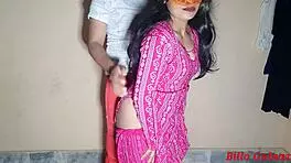 आदमी ने हॉट टीन को रफ सेक्स में मदद की रैंच पर स्क्वर्टिंग