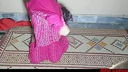 आदमी ने हॉट टीन को रफ सेक्स में मदद की रैंच पर स्क्वर्टिंग