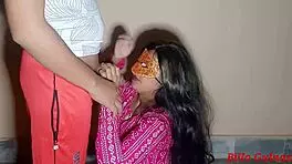 आदमी ने हॉट टीन को रफ सेक्स में मदद की रैंच पर स्क्वर्टिंग