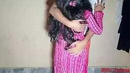 आदमी ने हॉट टीन को रफ सेक्स में मदद की रैंच पर स्क्वर्टिंग