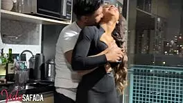 Safadinho Mostrou Que Realmente Tem Muita Experiência Com Casadas Fez A Lu Gozar Muito E Até Ter Um Squirt Real