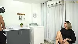 पेटाइट 18+ लैटिना मेलानी कैसेरेस की टाइट चूत बड़े मोटे लंड से स्ट्रेच