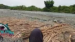 Tetona venezolana chupa y folla sin condon al aire libre