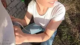 Young cocksucker gulps massive load behind garages