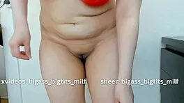 cameltoe peeing leads to oiled big clit toy play