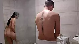 बॉडीबिल्डर मस्ती