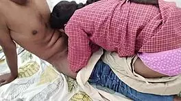 देसी स्कूलगर्ल 18+ बॉयफ्रेंड संग गाँव के छुपे स्पॉट पर चुदाई