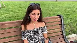 नाराज लड़की ने बदले में वाइल्ड गैंगबैंग में छलांग लगाई