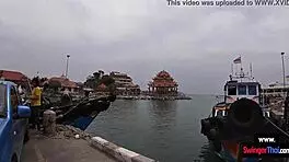 imagine this amateur teen couple banging publicly on a thai island