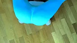 petite fitness babe stretches ass in tight leggings workout 💪🍑