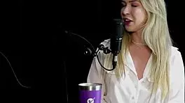 Blonde Enjoys Intense Anal with Vibrator Squirting