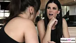 Teen babe kisses and tongues stepmom's wet pussy eagerly