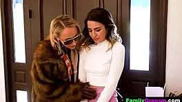 Tiny babe licks pussy to orgasm after shopping day