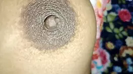 Pakistani neighbor hints at wet pussy temptations nearby