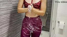 i blast cum on her gym leggings then she showers wet to clean up peaky brownies