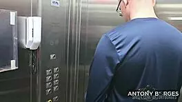 Stunning Milf Secretary Tests Thick Cock with Gagging Deepthroat in Clinic