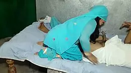 इंडियन देसी टाइट कुंवारी चूत रanch कंट्री में जोरदार चोदा रियल हिंदी सेक्स