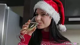 im licking my gfs shaved pussy all erotic on christmas day babe