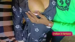 बॉस ने अकेली मेड को पकड़ा और बात जल्दी गरम हो गई