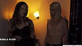 experienced beauty lures busty vixen for facesitting thrill