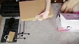 sarah sue unboxes auxfun fuck machine from hismith and tests it eagerly