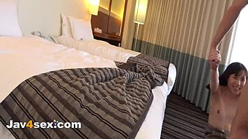 गंदी एशियन टीन 18+ को फ्रेंच मेड ने ज़ोर से चोदा पीओवी 😈